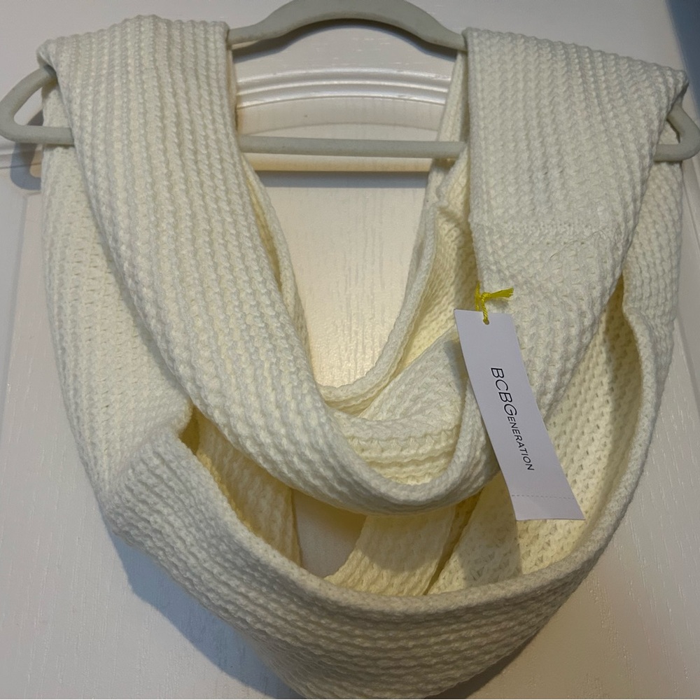 NWT BCB Generation Winter Infinity Scarf Moon Beam New